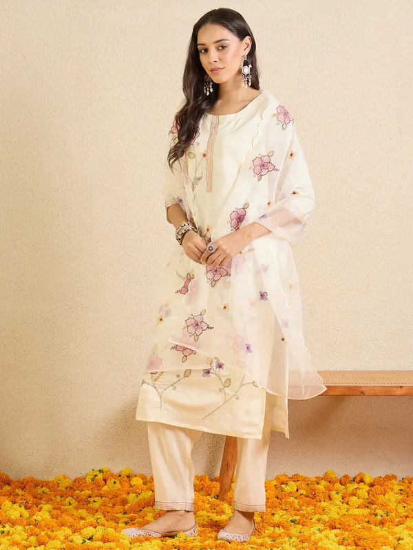 Off_White_Embroidered_Silk_Blend_Kurta_Trouser_Dupatta_Set