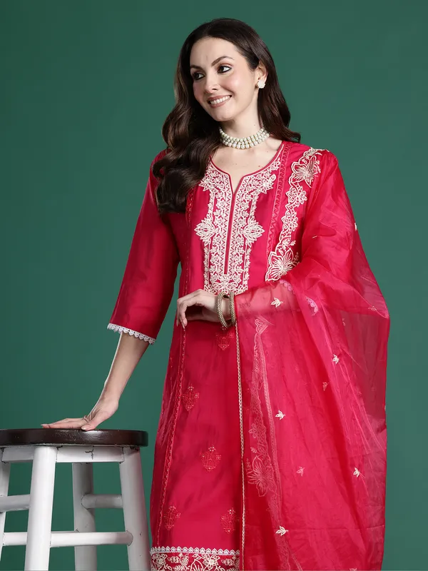 Pink_Silk_Blend_Embroidered_Kurta_Trouser_Dupatta_Set