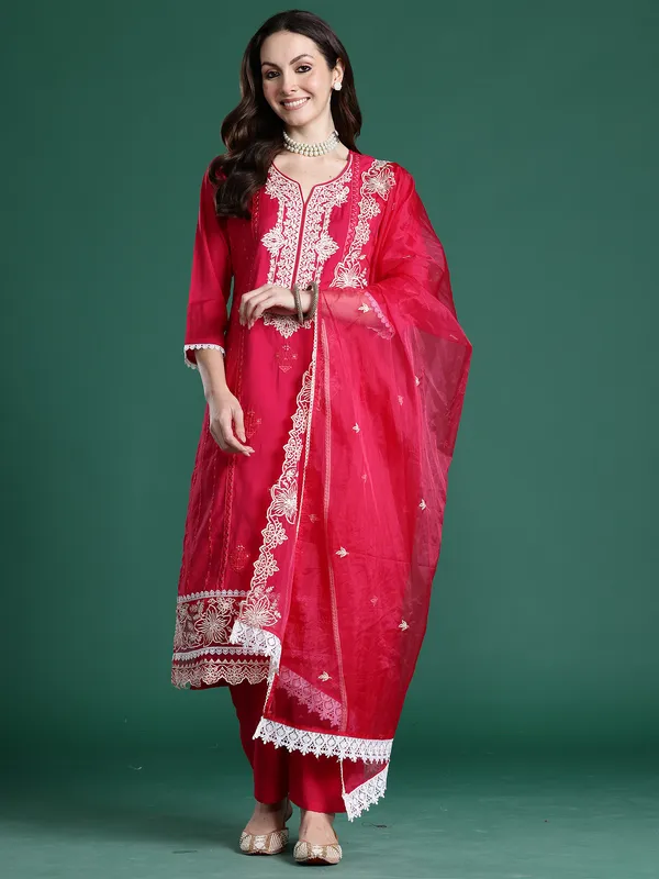 Pink_Silk_Blend_Embroidered_Kurta_Trouser_Dupatta_Set