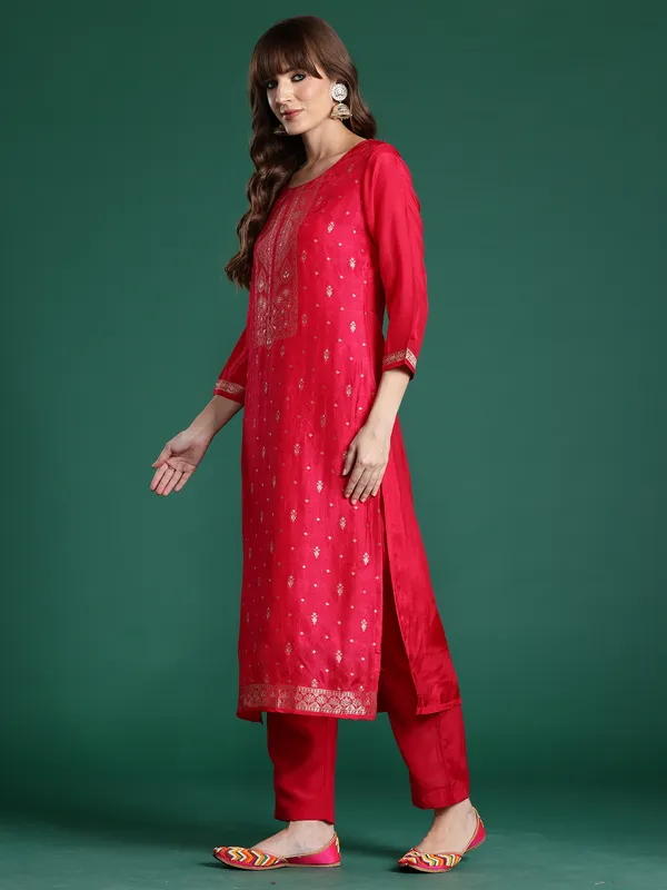 Pink_Woven_Design_Silk_Blend_Kurta_Trouser_Dupatta_Set