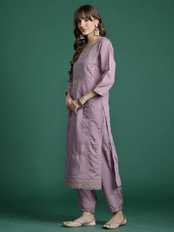 Pink_Embroidered_Silk_Blend_Kurta_Trouser_Dupatta_Set