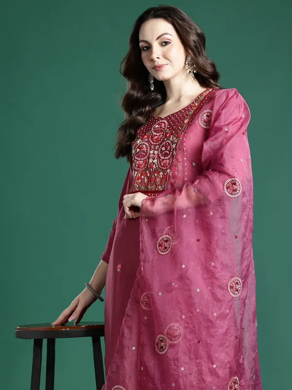 Pink_Silk_Blend_Embroidered_Kurta_Trouser_Dupatta_Set