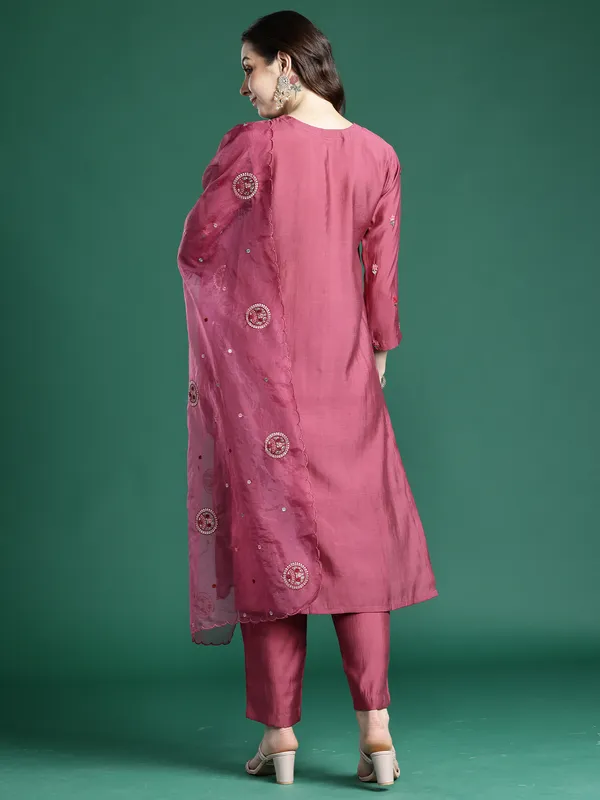 Pink_Silk_Blend_Embroidered_Kurta_Trouser_Dupatta_Set