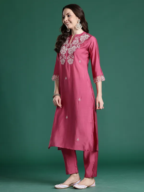 Pink_Solid_Silk_Blend_Kurta_Trouser_Dupatta_Set