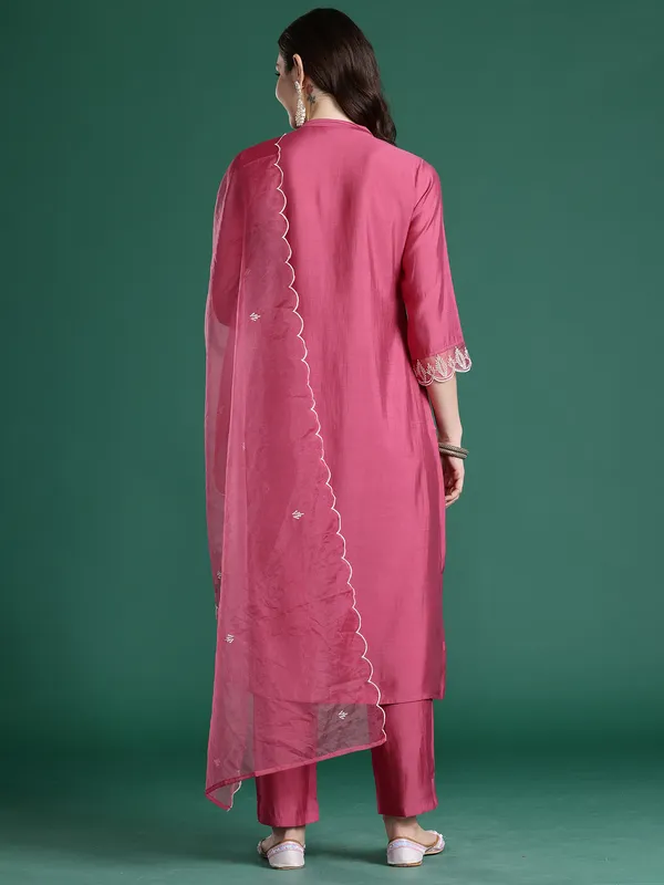 Pink_Solid_Silk_Blend_Kurta_Trouser_Dupatta_Set