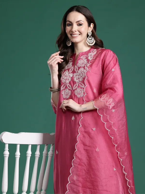 Pink_Solid_Silk_Blend_Kurta_Trouser_Dupatta_Set
