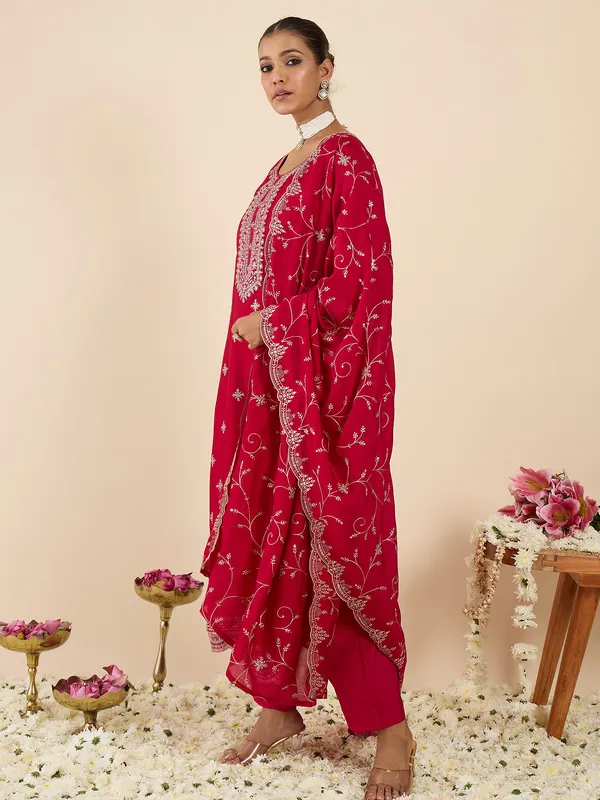 Pink_Embroidered_Silk_Blend_Kurta_Trouser_Dupatta_Set