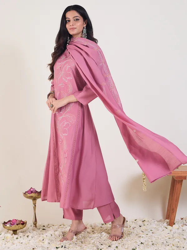 Pink_Embroidered_Silk_Blend_Kurta_Trouser_Dupatta_Set