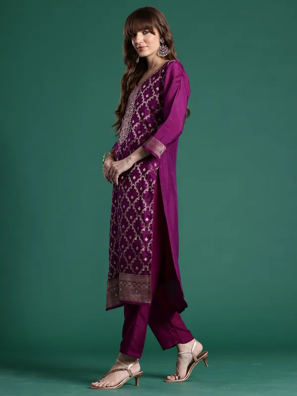 Purple_Embroidered_Silk_Blend_Kurta_Trouser_Dupatta_Set