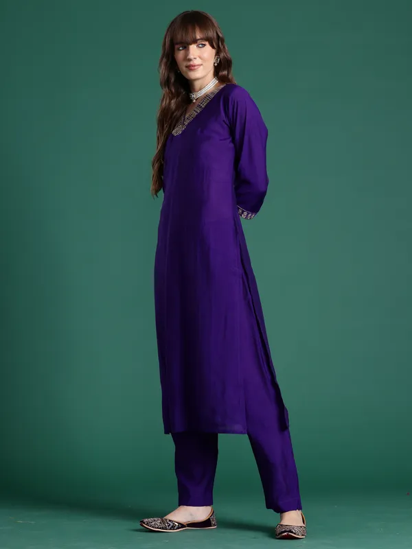 Purple_Embroidered_Silk_Blend_Kurta_Trouser_Dupatta_Set