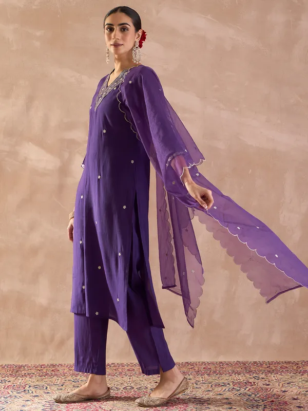 Purple_Embroidered_Silk_Blend_Kurta_Trouser_Dupatta_Set