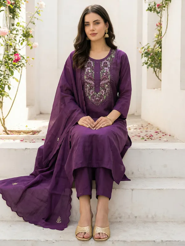 Burgundy_Silk_Blend_Embroidered_Kurta_Trouser_Dupatta_Set