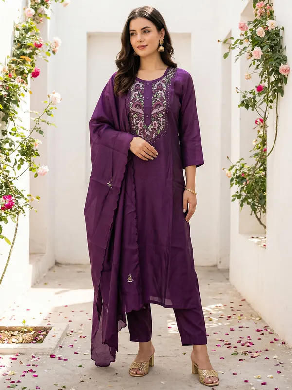 Burgundy_Silk_Blend_Embroidered_Kurta_Trouser_Dupatta_Set