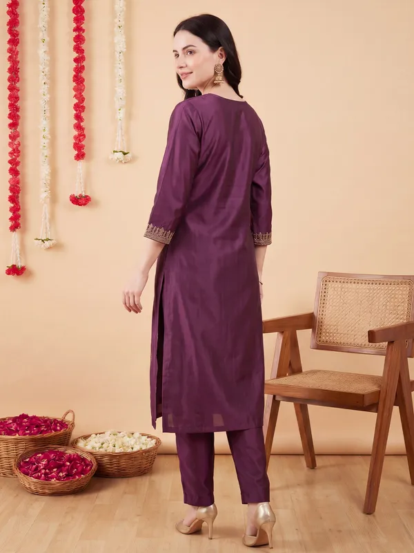 Purple_Embroidered_Silk_Blend_Kurta_Trouser_Dupatta_Set