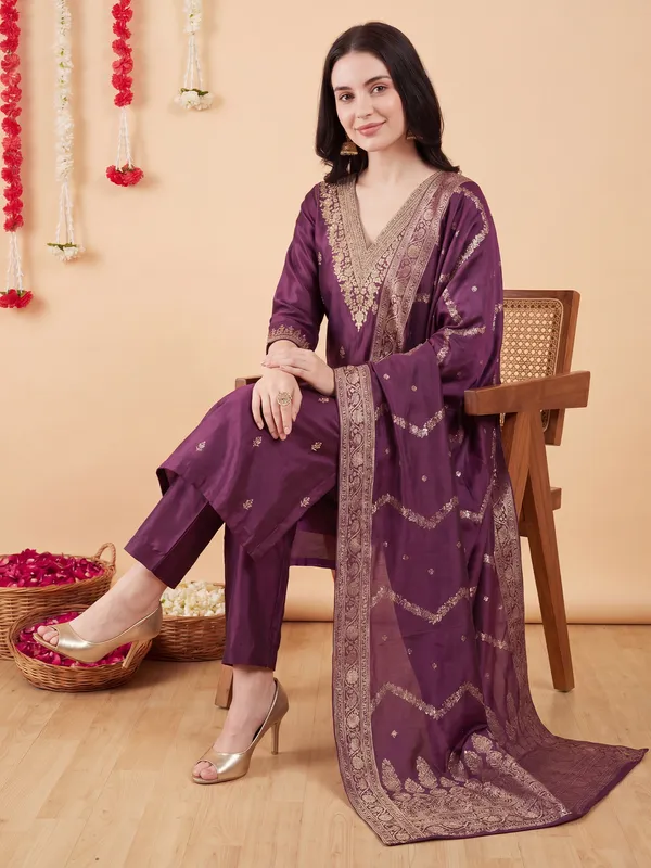 Purple_Embroidered_Silk_Blend_Kurta_Trouser_Dupatta_Set