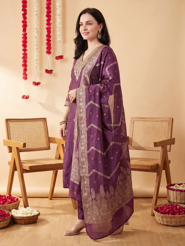 Purple_Embroidered_Silk_Blend_Kurta_Trouser_Dupatta_Set