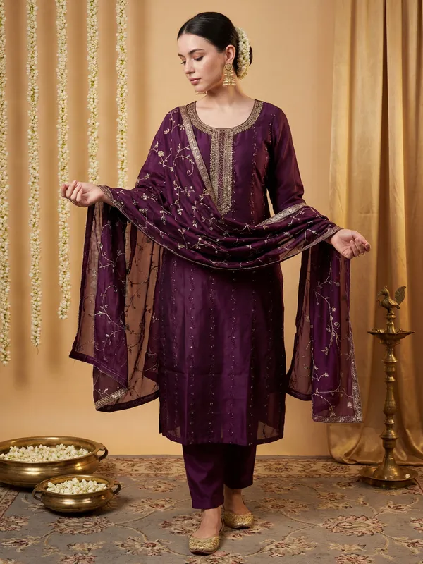 Purple_Silk_Blend_Embroidered_Kurta_Trouser_Dupatta_Set