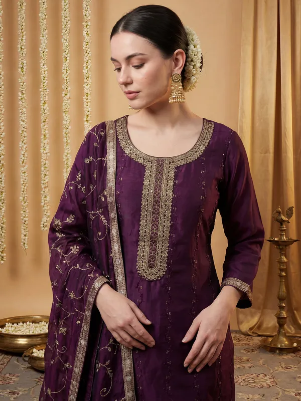 Purple_Silk_Blend_Embroidered_Kurta_Trouser_Dupatta_Set