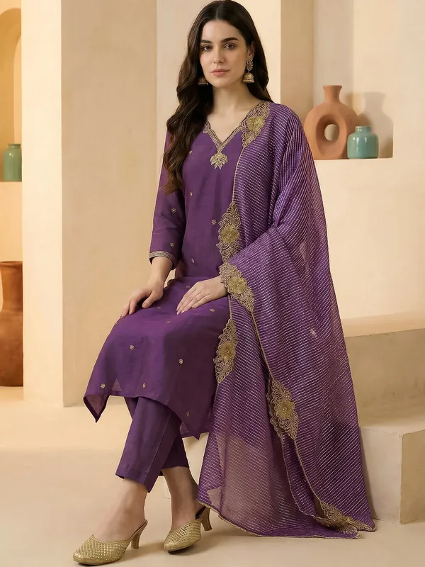Purple_Embroidered_Silk_Blend_Kurta_Trouser_Dupatta_Set