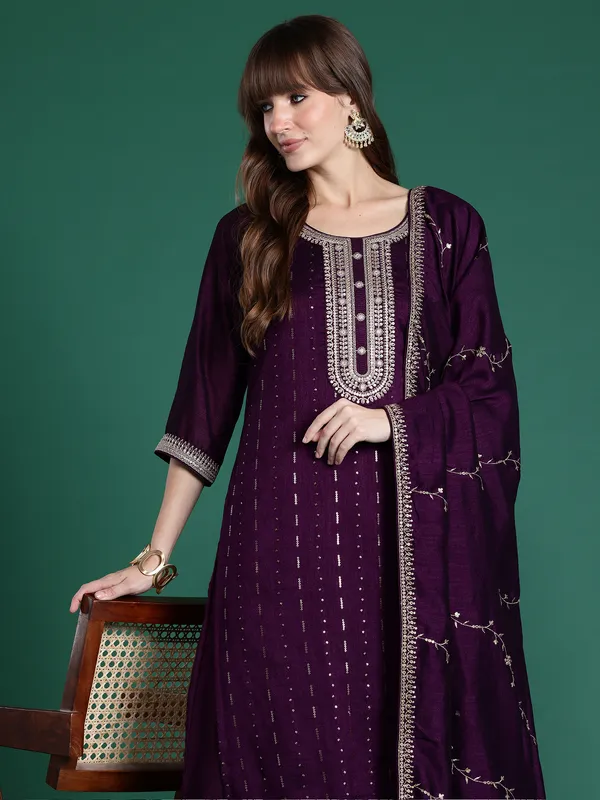 Purple_Embroidered_Silk_Blend_Kurta_Trouser_Dupatta_Set