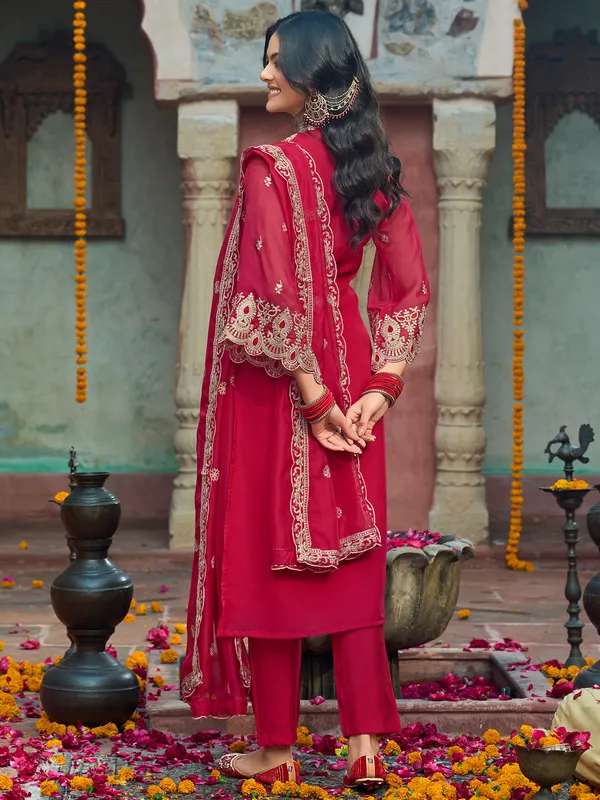Red_Embroidered_Organza_Kurta_Trouser_Dupatta_Set