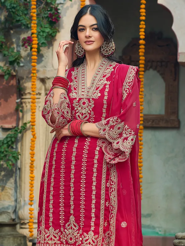 Red_Embroidered_Organza_Kurta_Trouser_Dupatta_Set
