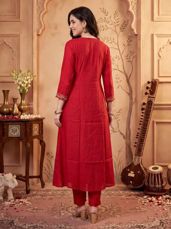 Red_Embroidered_Silk_Blend_Kurta_Trouser_Dupatta_Set
