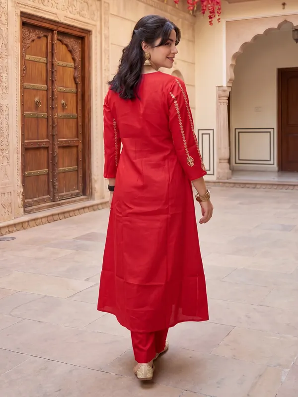 Red_Embroidered_Silk_Blend_Kurta_Trouser_Dupatta_Set