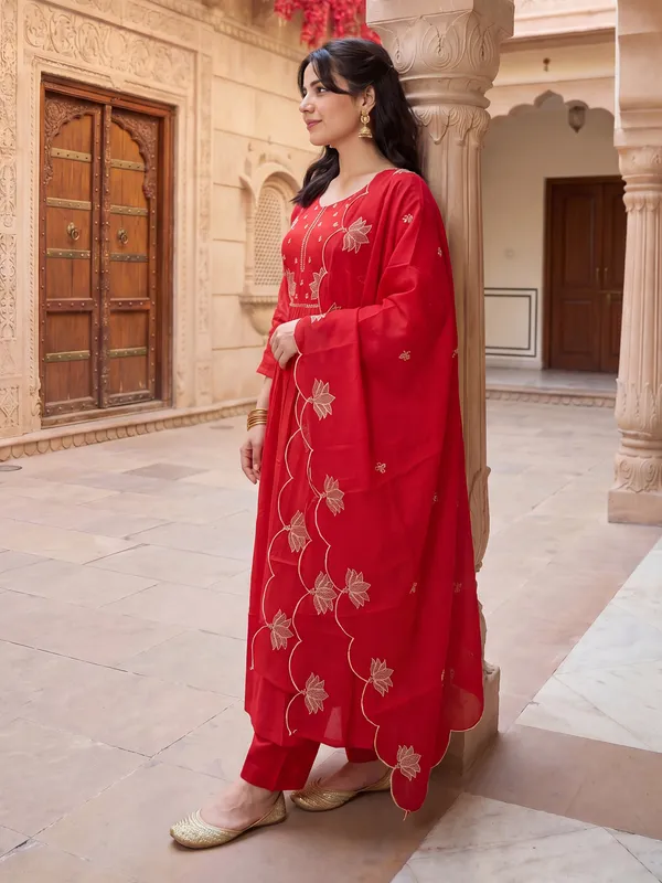 Red_Embroidered_Silk_Blend_Kurta_Trouser_Dupatta_Set