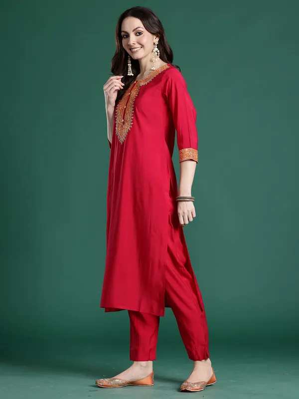 Pink_Solid_Straight_Kurta_Trousers_With_Dupatta_set