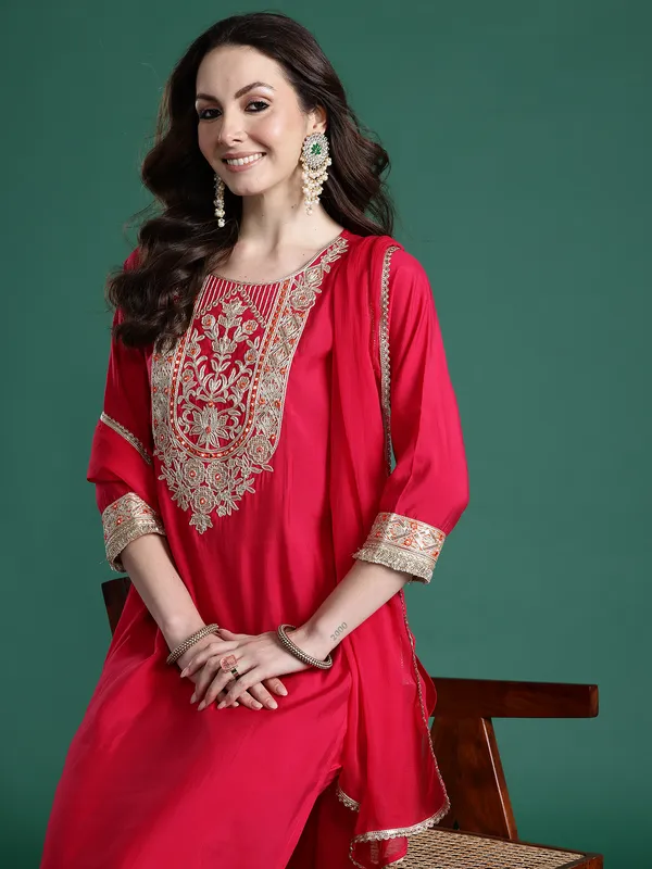 Pink_Silk_Blend_Printed_Kurta_Trouser_Dupatta_Set
