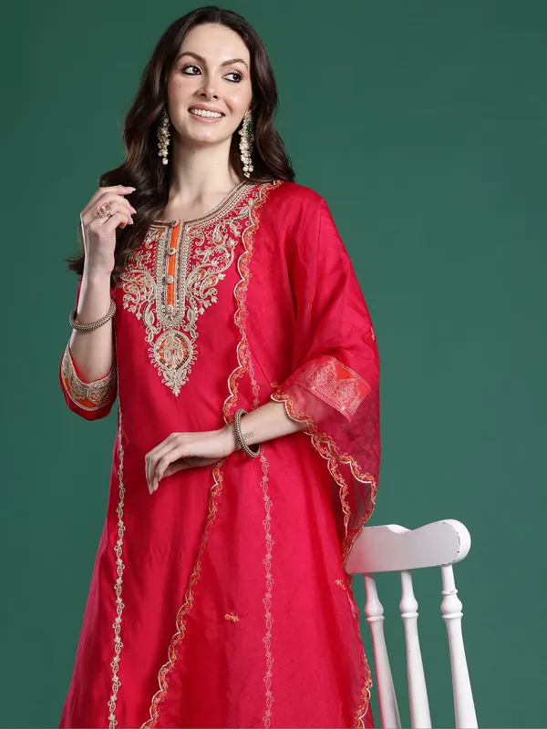 Pink_Solid_Straight_Kurta_Trousers_With_Dupatta_set