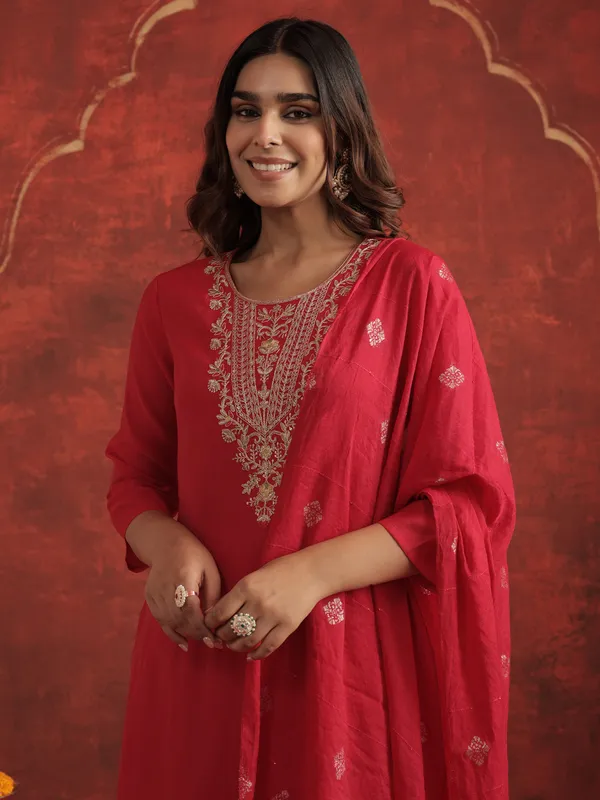 Pink_Embroidered_Silk_Blend_Kurta_Trouser_Dupatta_Set