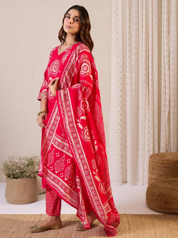 Pink_Chanderi_Silk_Printed_Kurta_Trouser_Dupatta_Set