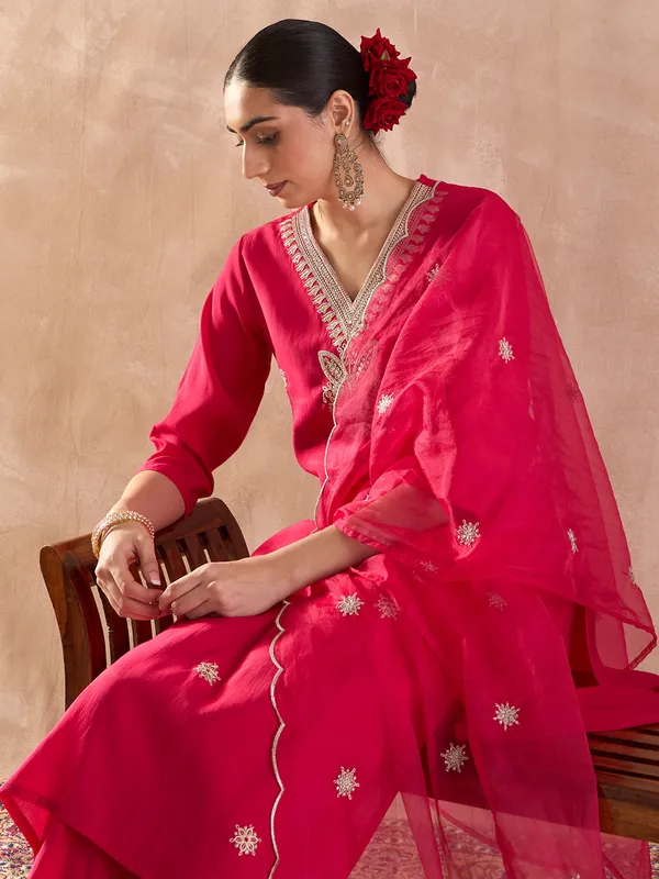 Pink_Silk_Blend_Embroidered_Kurta_Trouser_Dupatta_Set