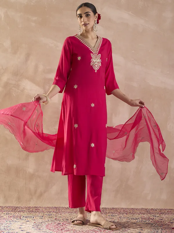 Pink_Silk_Blend_Embroidered_Kurta_Trouser_Dupatta_Set