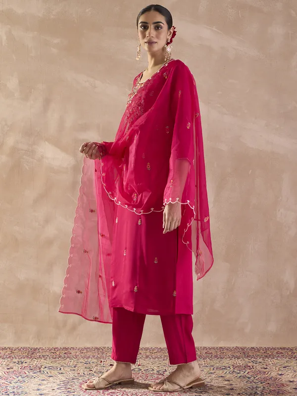Pink_Embroidered_Silk_Blend_Kurta_Trouser_Dupatta_Set