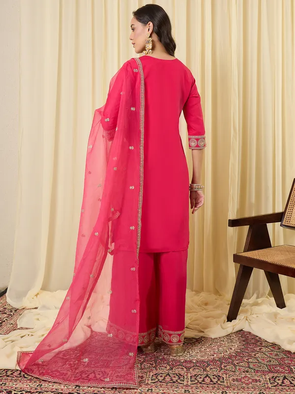 Pink_Silk_Blend_Embroidered_Kurta_Trouser_Dupatta_Set