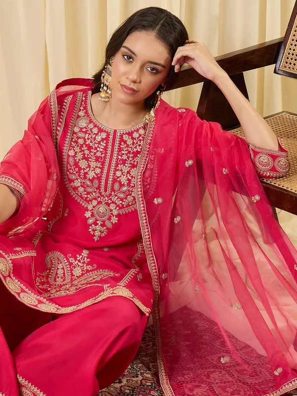 Pink_Silk_Blend_Embroidered_Kurta_Trouser_Dupatta_Set