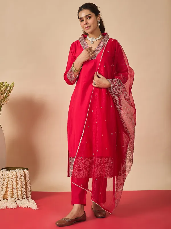 Pink_Embroidered_Silk_Kurta_Trouser_Dupatta_Set