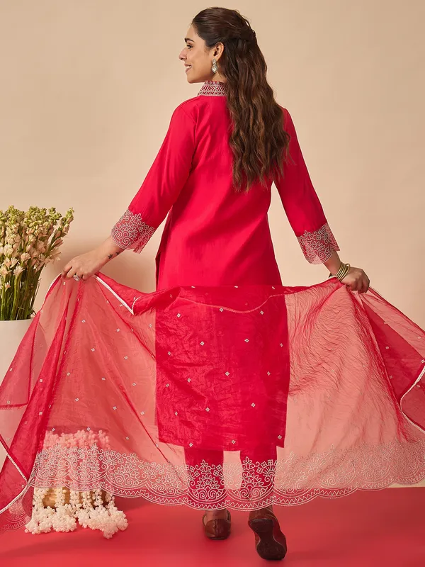 Pink_Embroidered_Silk_Kurta_Trouser_Dupatta_Set