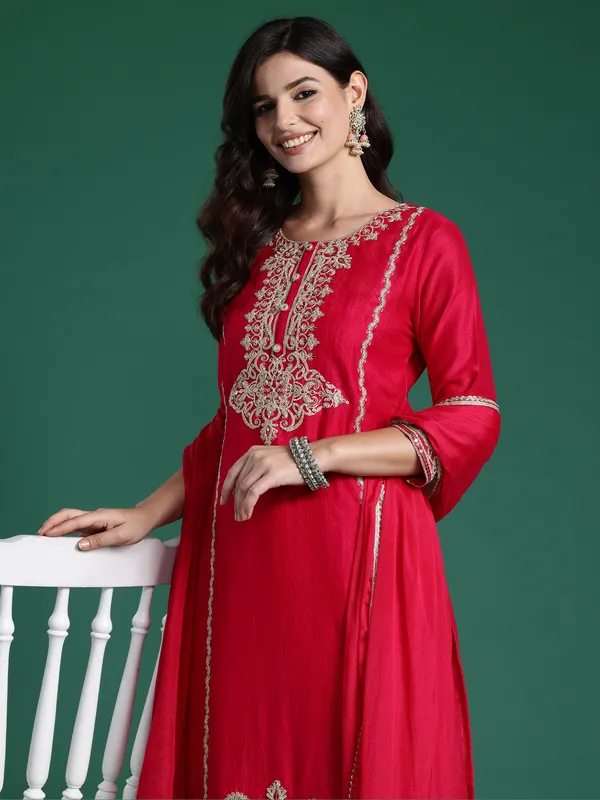 Magenta_Embroidered_Straight_Kurta_Trousers_With_Dupatta_Set