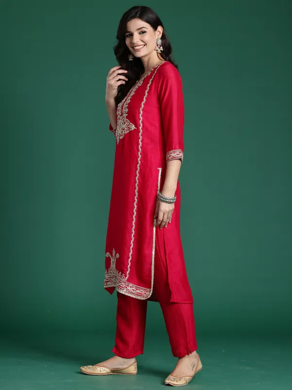 Magenta_Embroidered_Straight_Kurta_Trousers_With_Dupatta_Set