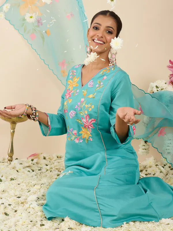 Sea_Green_Embroidered_Silk_Blend_Kurta_Trouser_Dupatta_Set