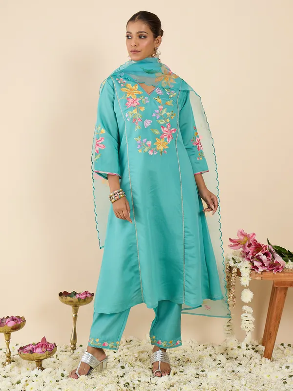 Sea_Green_Embroidered_Silk_Blend_Kurta_Trouser_Dupatta_Set