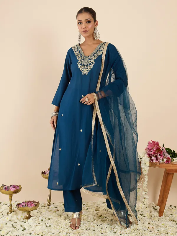 Teal_Embroidered_Straight_Kurta_Trousers_With_Dupatta_set