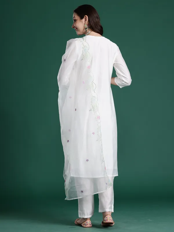 White_Printed_Silk_Kurta_Trouser_Dupatta_Set