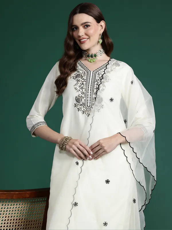 White_Embroidered_Silk_Blend_Kurta_Trouser_Dupatta_Set
