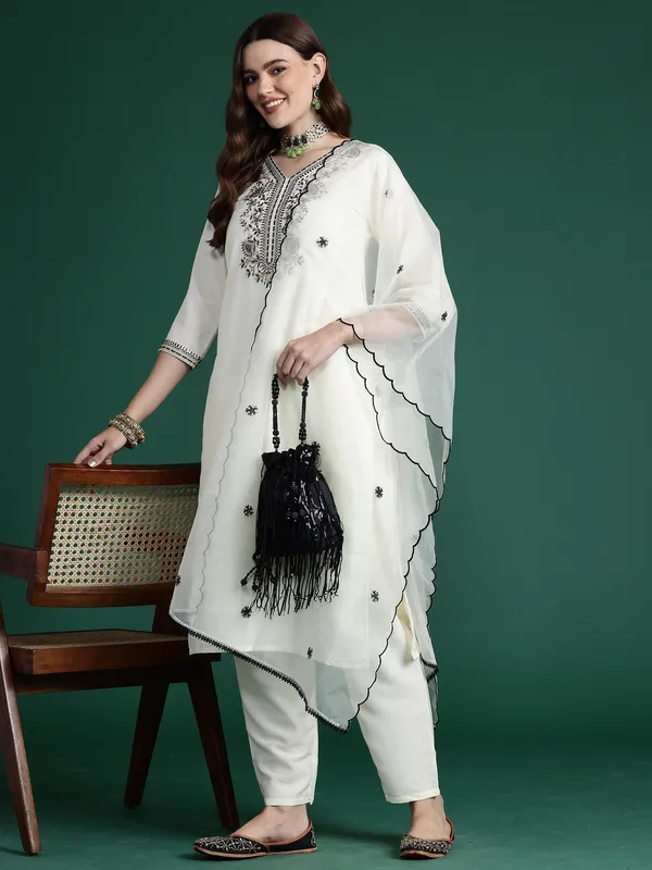 White_Embroidered_Silk_Blend_Kurta_Trouser_Dupatta_Set