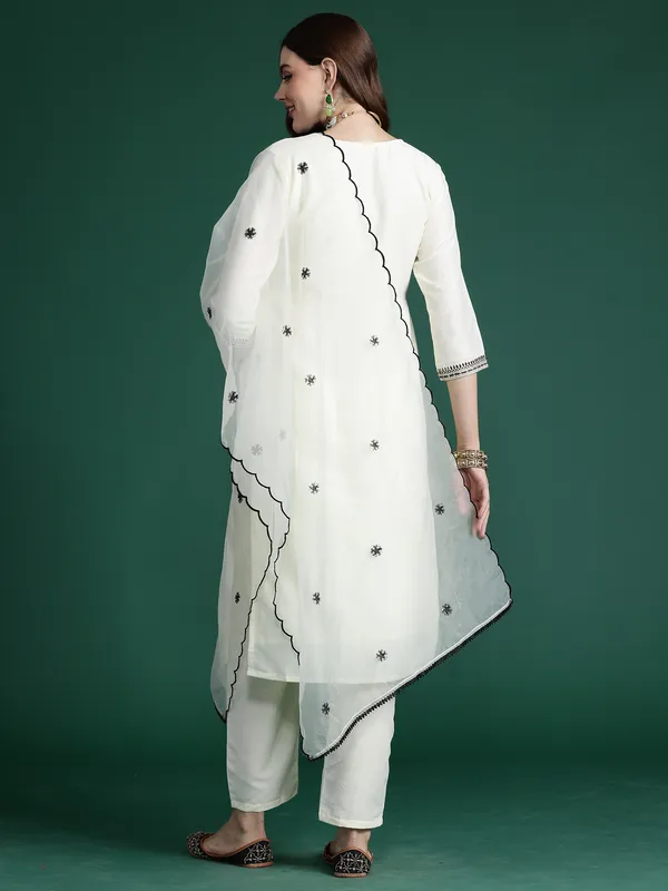 White_Embroidered_Silk_Blend_Kurta_Trouser_Dupatta_Set
